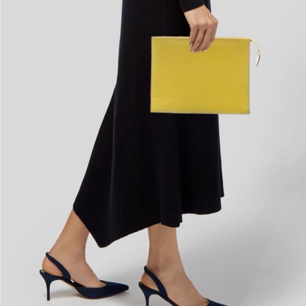 AUTHENTIC Louis Vuitton Epi Toiletry Pouch 26 Clutch - Neon Yellow